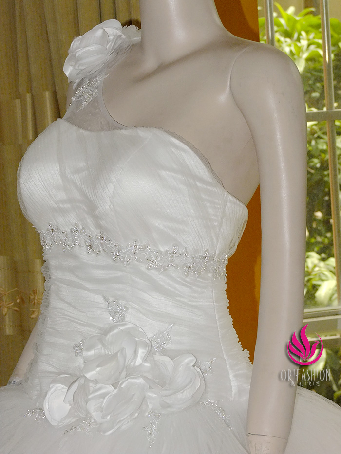 Orifashion Handmade Romantic One Shoulder Bridal Gown